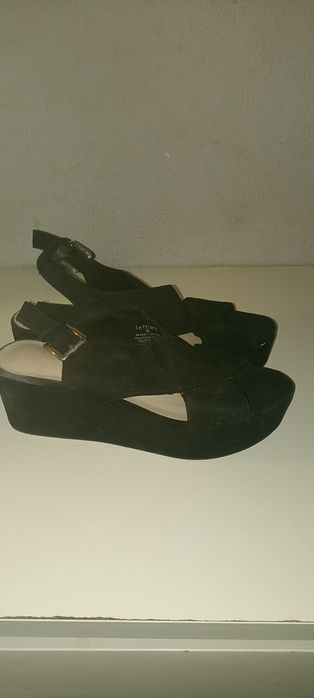 Calçado usado em muito bom estado