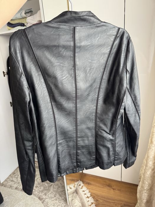 Кожана куртка була одягнена 3 рази зовсім новенька 46 розмір