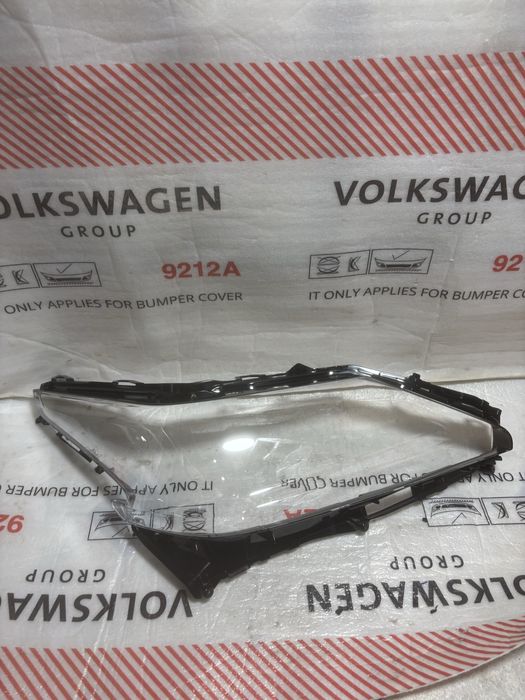 Скло фари Lexus Lx J200 2015-2021