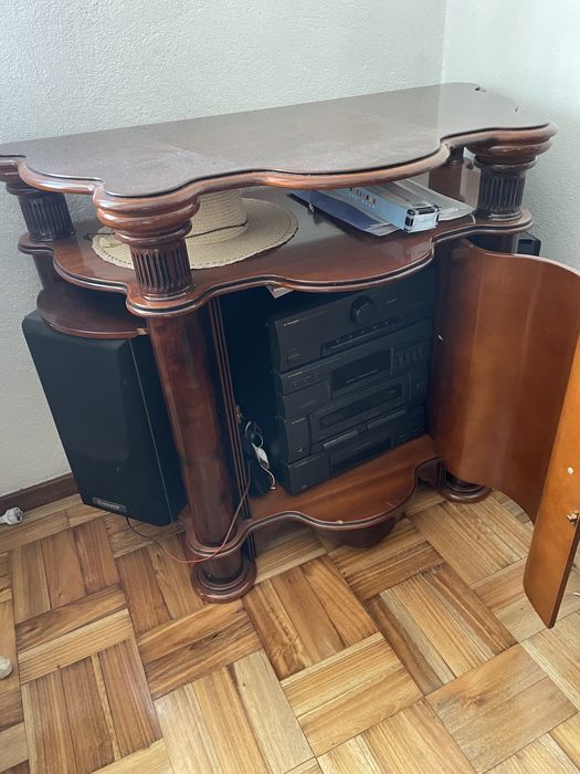 Vendo móvel rústico em muito bom estado