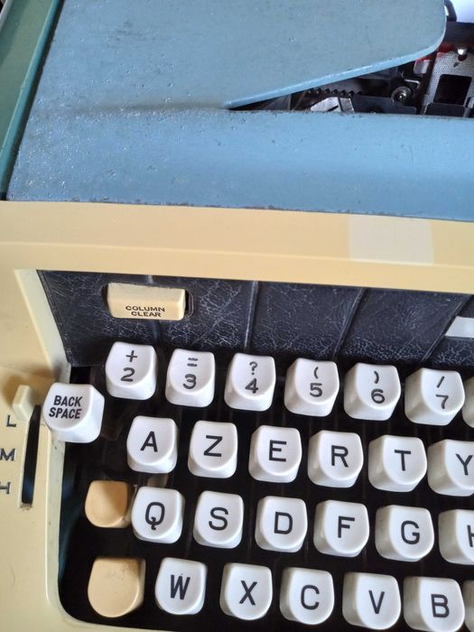 Máquina de Escrever MESSA 5000 - Made in Portugal