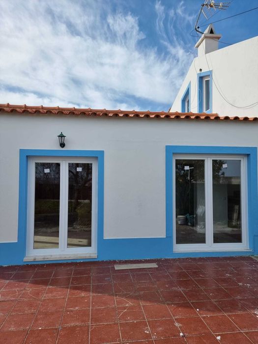 Janelas e portas em PVC, estores, Marquises, portadas em alumínio