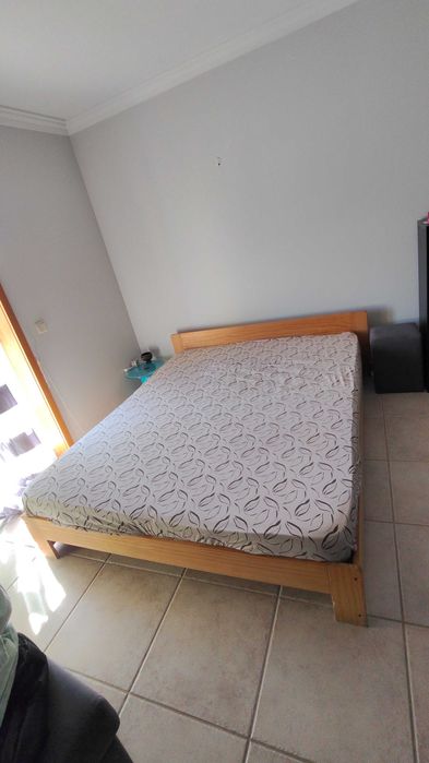 Cama de casal seminova