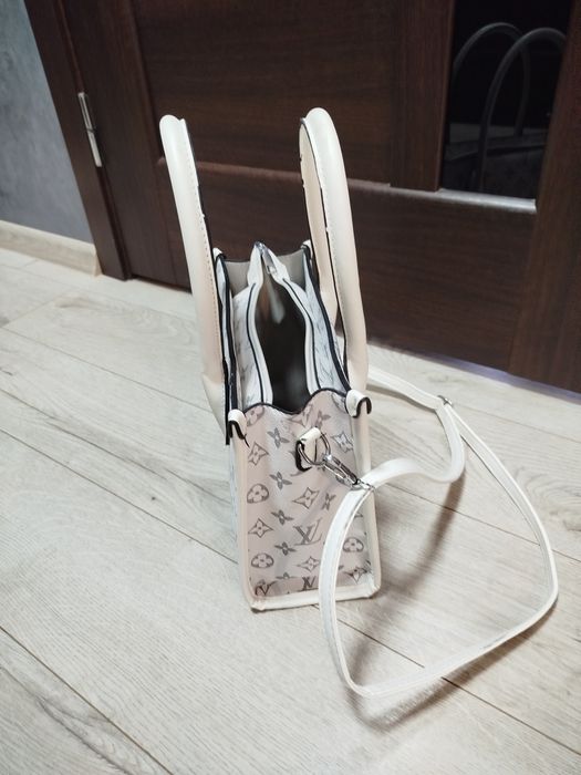 Сумка жіноча білого кольору