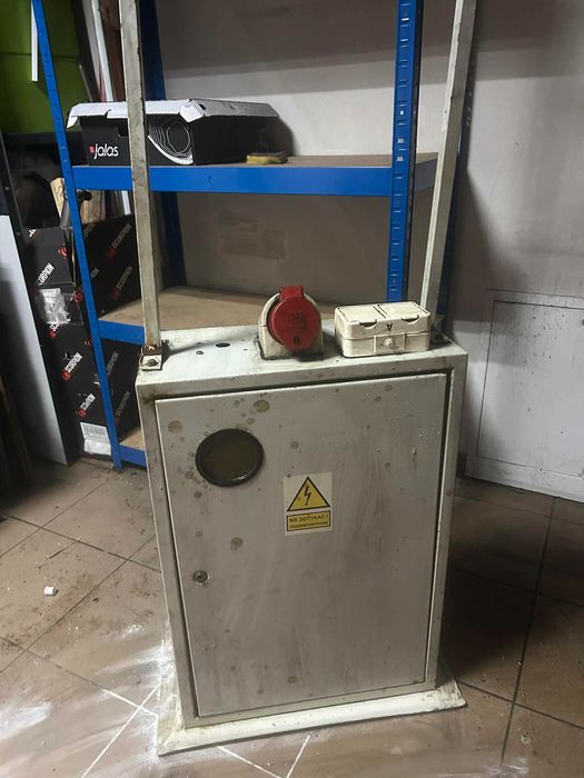 Skrzynka elektryczna budowlana
