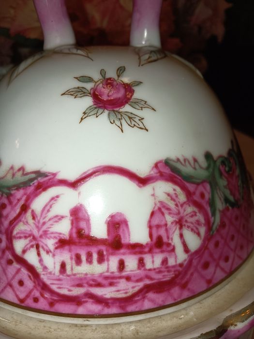 Terrina brasonada  chinesa
17 cm de diâmetro x 20 c