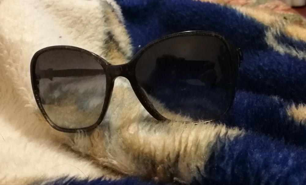 Óculos chanel originais Foram super caros Tem alguns riscos