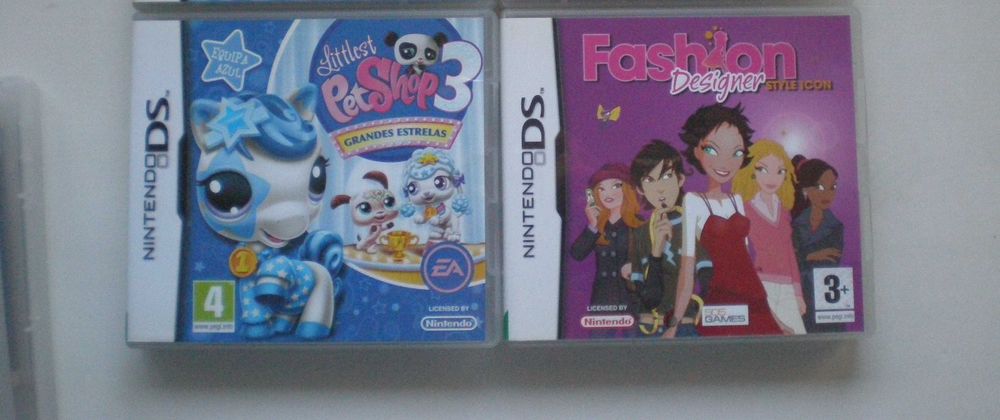 DS - 8 caixas e manuais de jogos - Monster High Rio Barbie outros