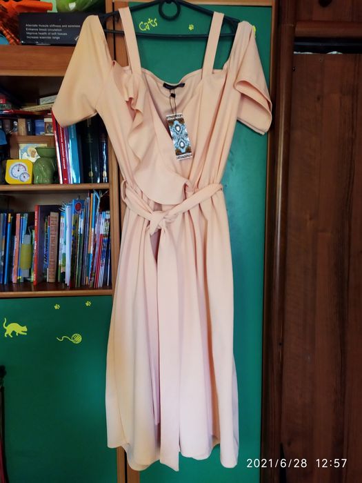 Фирменное платье миди boohoo