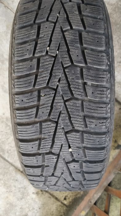 Roadstone 215/55 R17