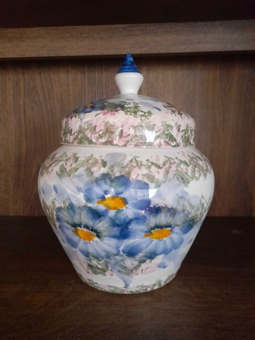 Pote decorativo pintado à mão