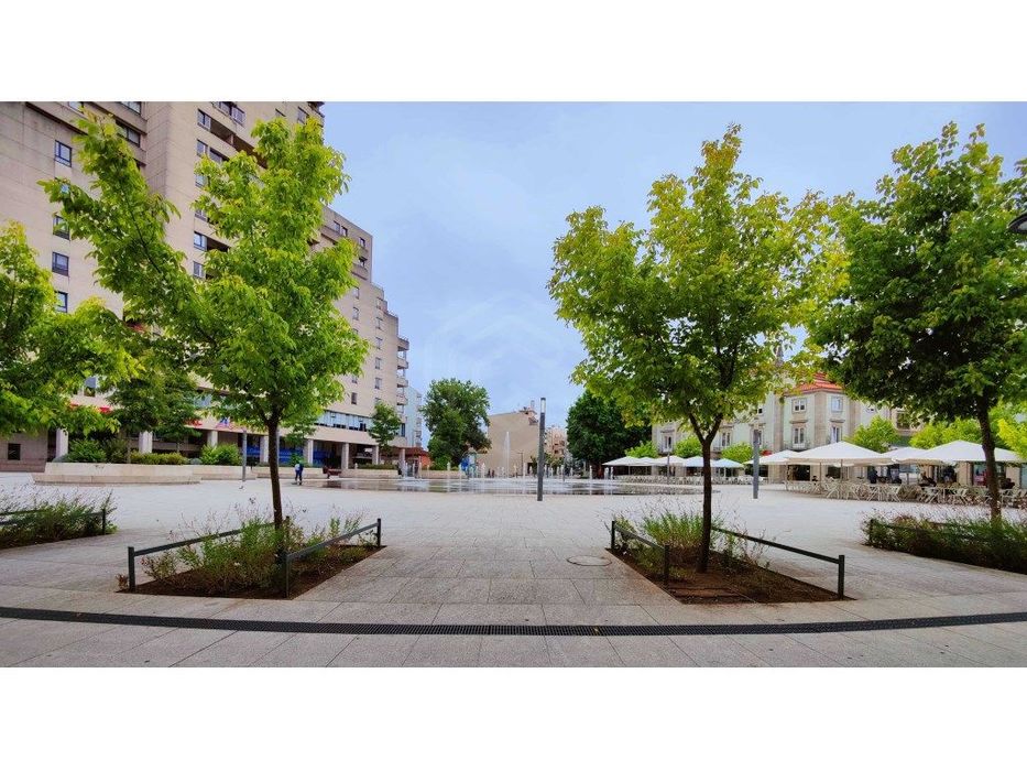 Commercial Space on Luís Ribeiro Square in S. João da Madeira