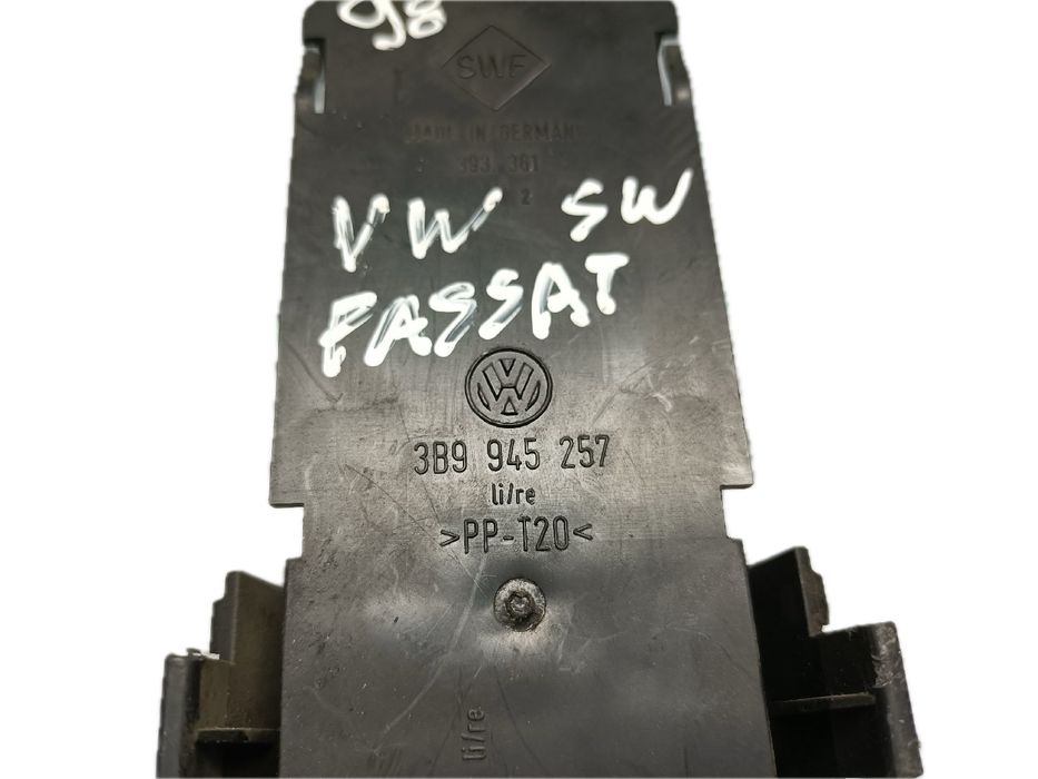 Suporte lâmpada direito VOLKSWAGEN Passat Variant (3B5)