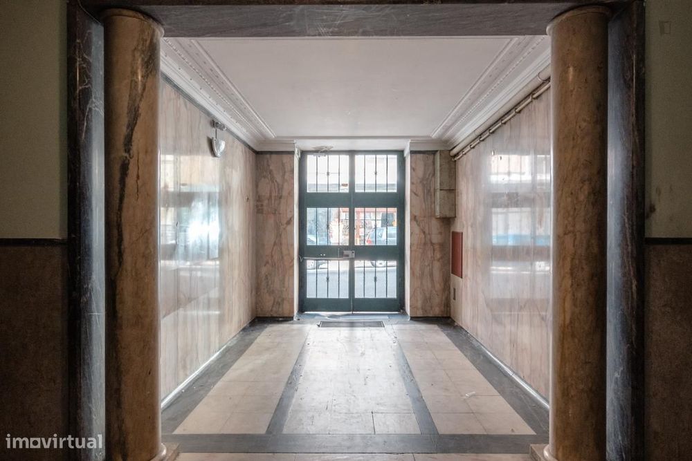 Quarto - localizado em Intendente Lisbon