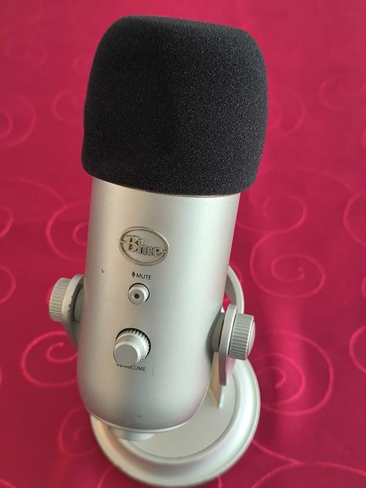Microfone Blue Yeti USB Prateado para Gravação e Transmissão em PC
