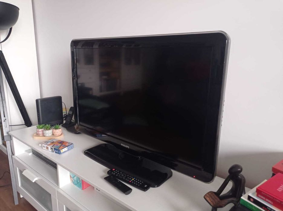 TV Philips 37" Full HD – HDMI, USB e VGA