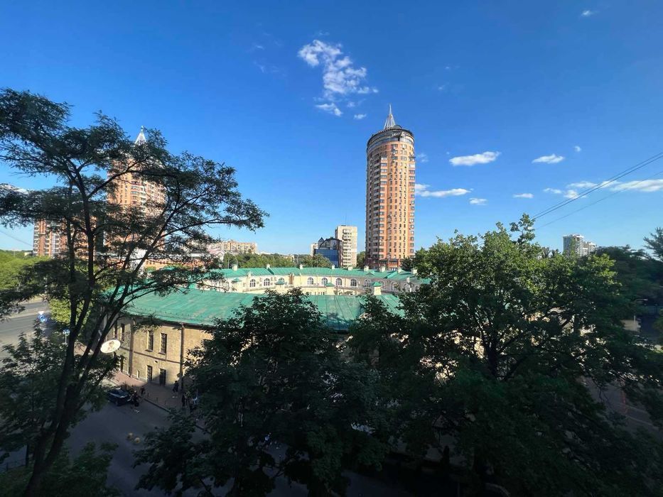 1к Бульвар Лесі Українки 28 метро Печерська 3 хв Подобово Погодинно