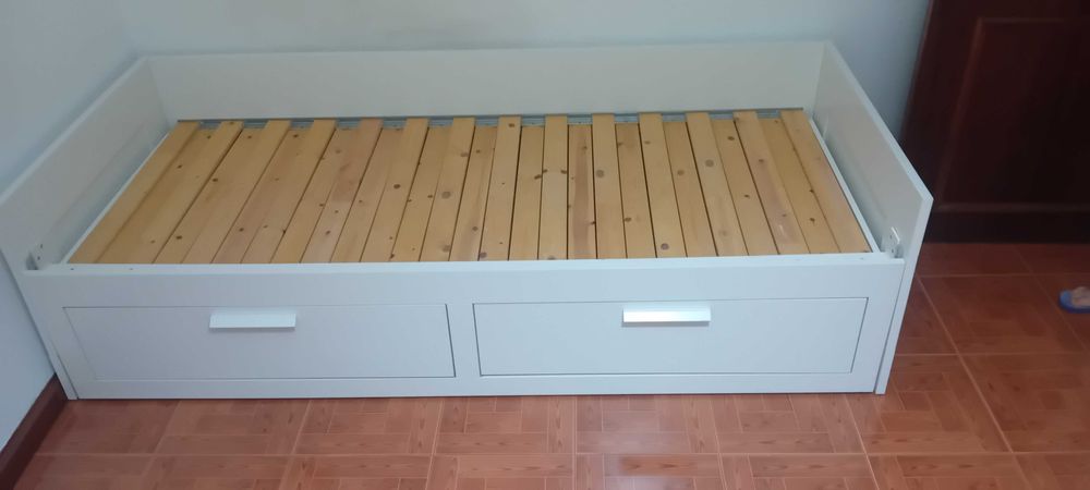 Cama dupla brimnes IKEA