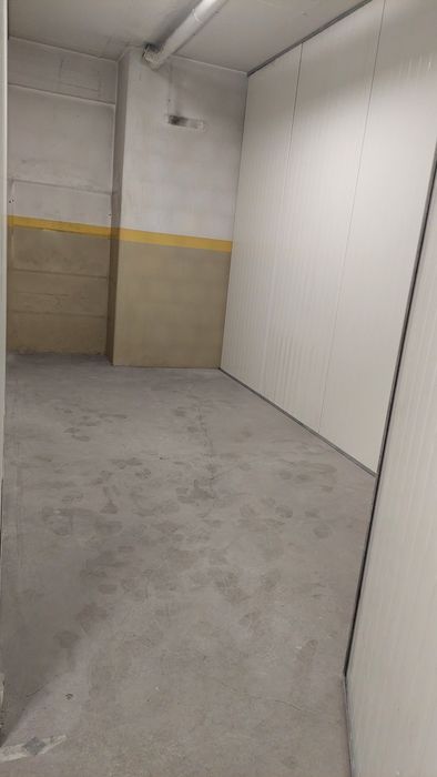 Arrenda-se box 8m2 Setubal