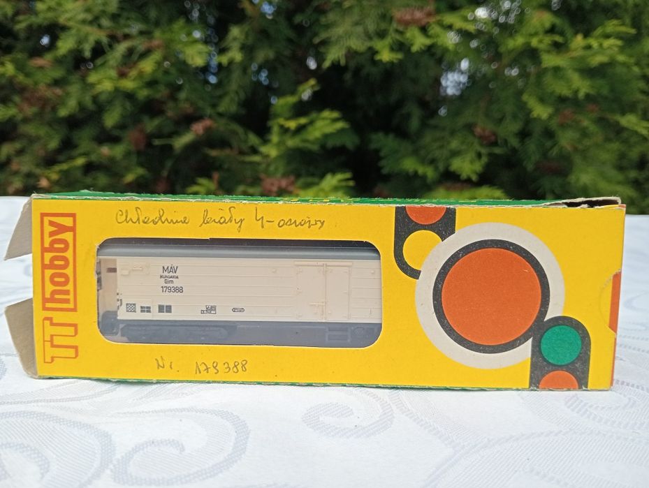 Kolejka TT - wagon chłodnia MAV BTTB Piko zeuke.