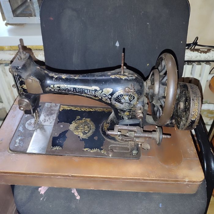 Продам швейную машинку ЗИНГЕР оригинал