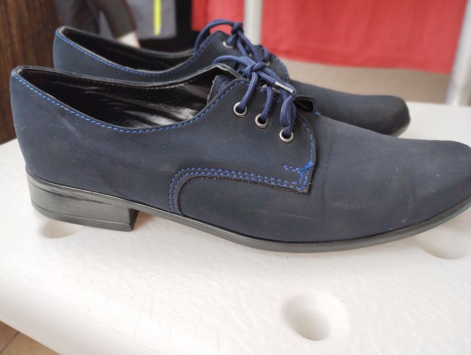 Eleganckie zamszowe obuwie dla chłopca rozmiar 35