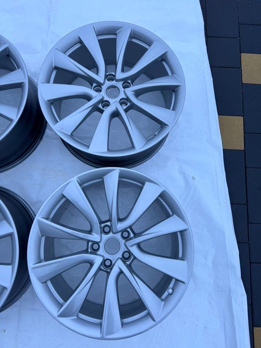 диски 19R Tesla model 3