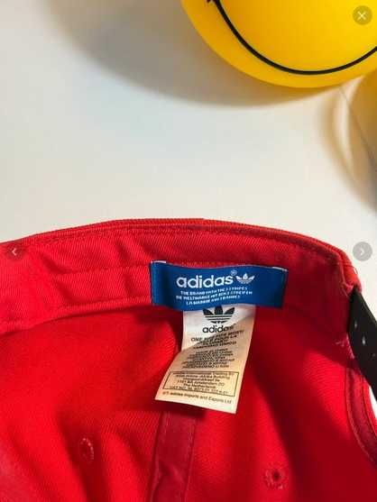 Boné Adidas Vermelho e Preto Ajustável
