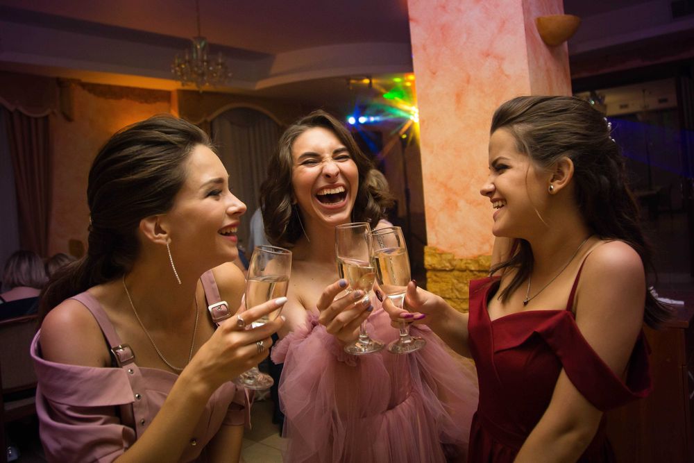 Ведущий Тамада Живая музыка Дискотека Видеосъемка Фотограф