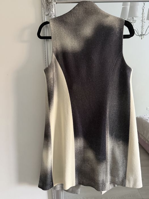 Оригинальный жилет ESCADA 75% virgin wool, размер 34
