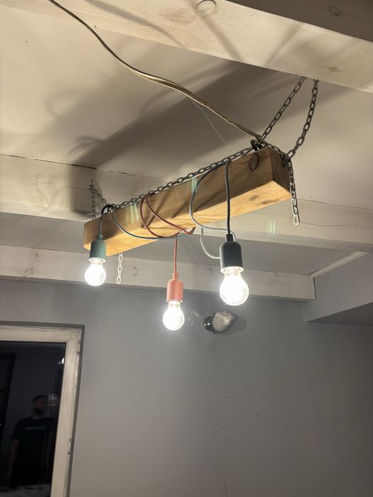 Lampa wiszaca na belce