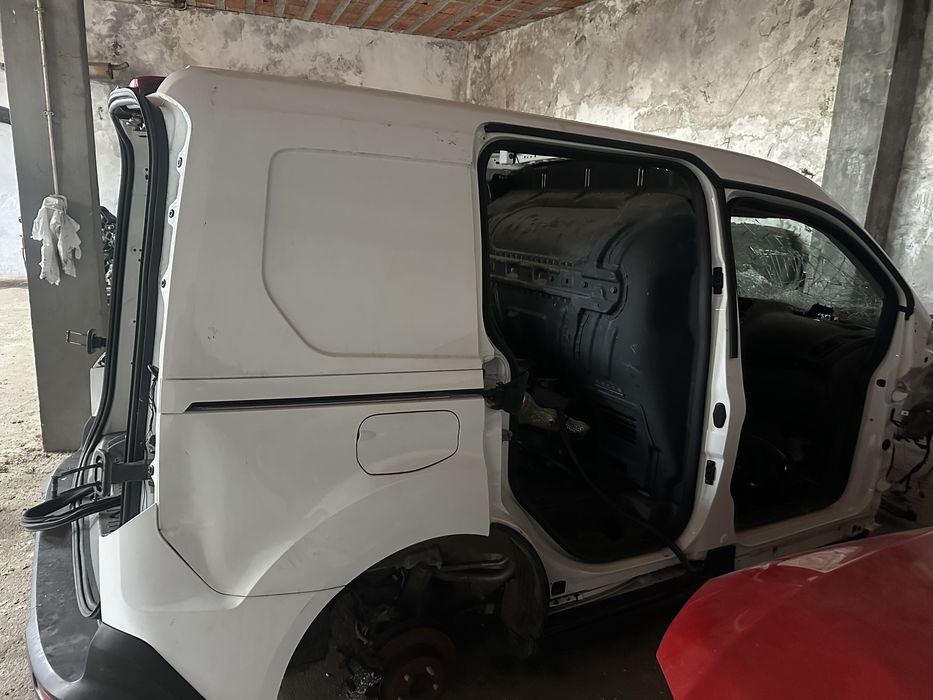 Traseira ford conect 2020