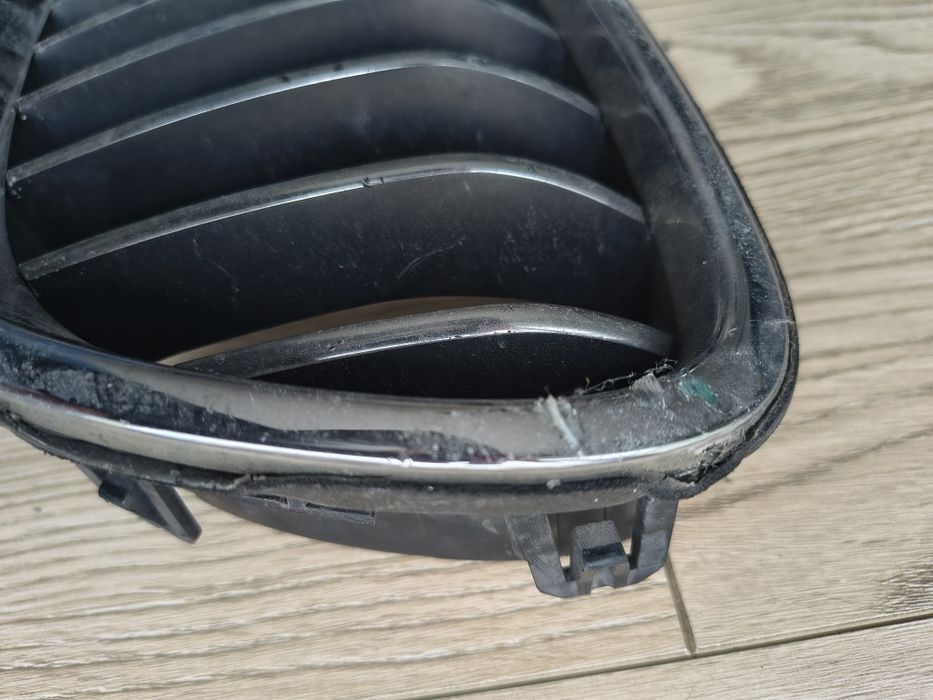 BMW seria 5 F11 Grill lewy nerka