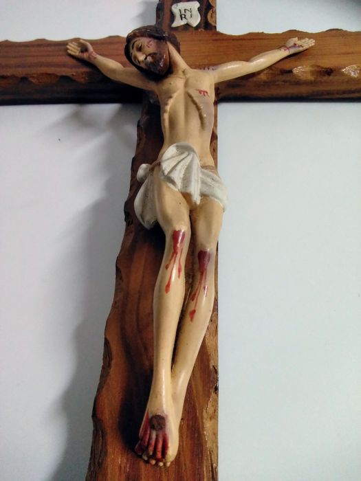 Crucifixo em madeira