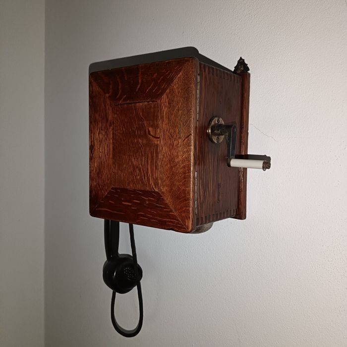 Telefone de Parede Antigo em Madeira e Baquelite (Anos 20/30) – Vintage