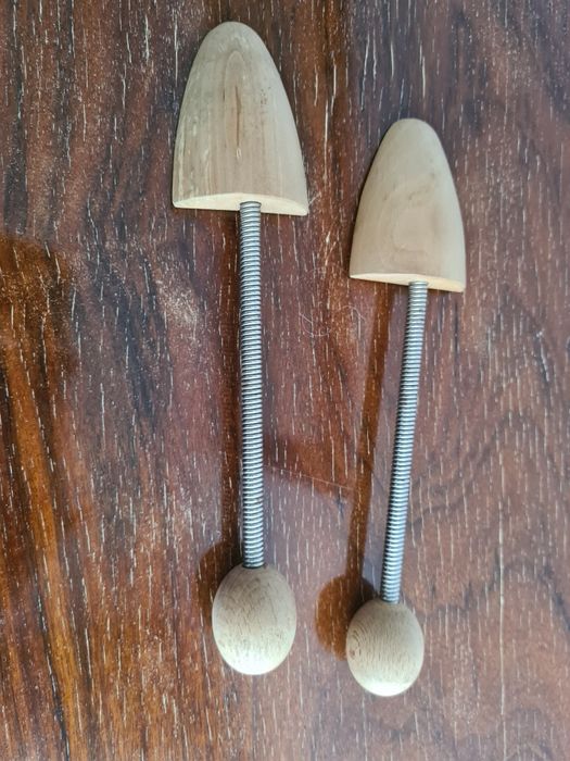 Alargadores de sapatos  madeira