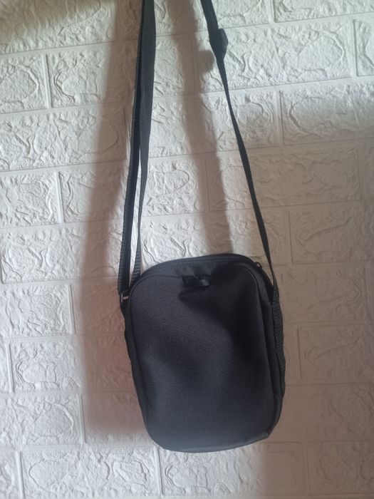 Listonoszka adidas czarna