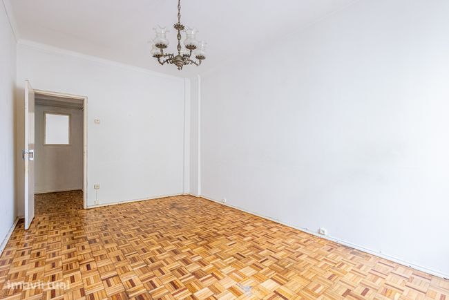 Apresento apartamento T3 com 2 varandas, localizado em Azambuja