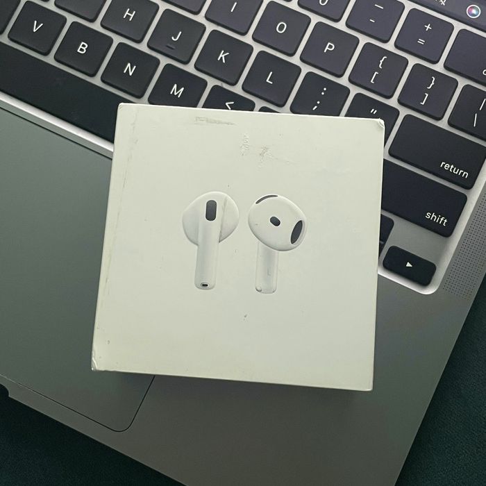 Нові навушники Apple Airpods 4