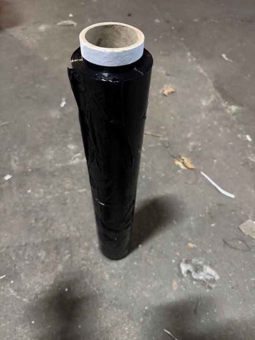 Folia stretch 1,5kg czarna tuleja 300g