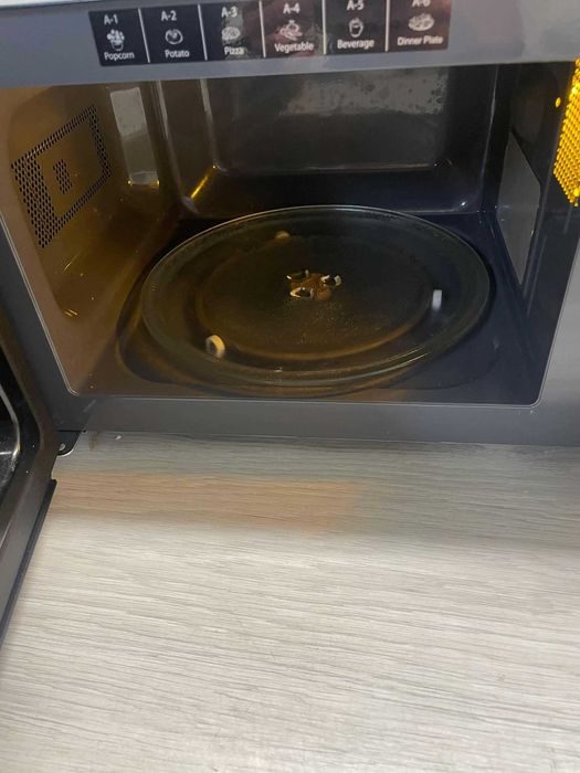 Kuchenka mikrofalowa Sharp R-642 BKW 800W 20L