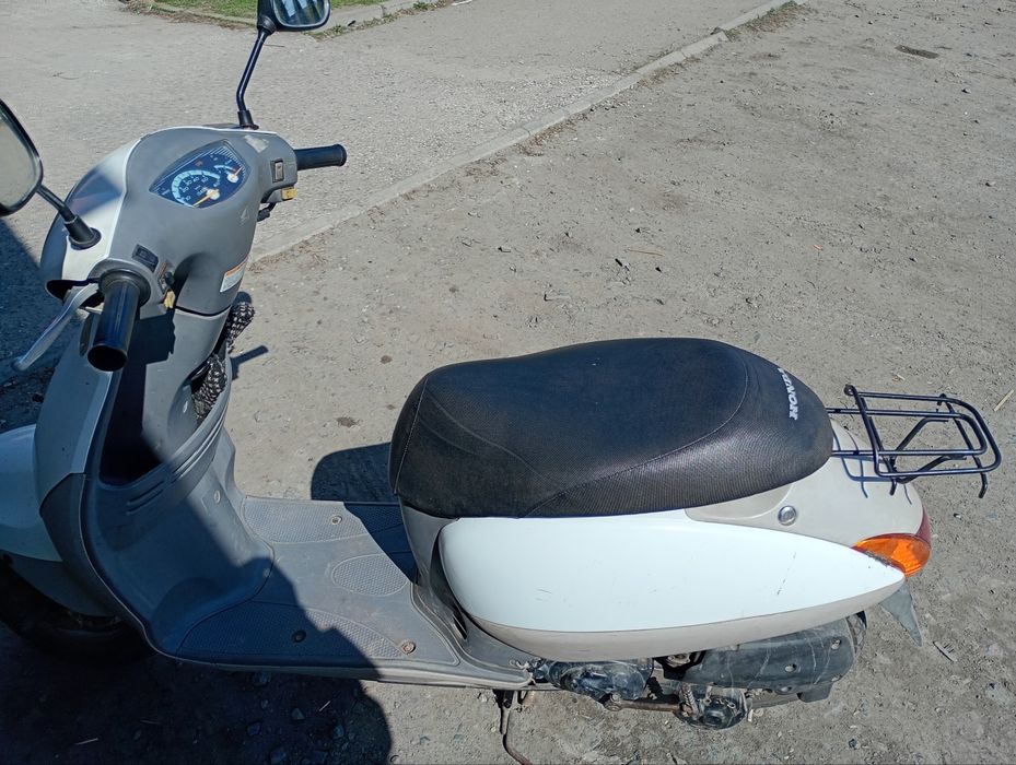 Подам скутер honda takt f51
