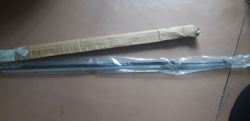 Уплотнитель стекла двери