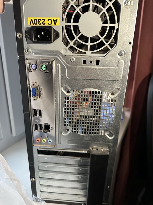 Продажа старого пк , добре працює на 7 вінді , також монітор і колонки