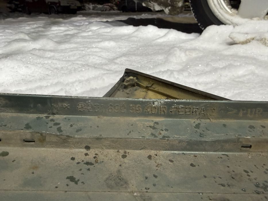 Mercedes w190 w201 листва, молдинг  правий бік