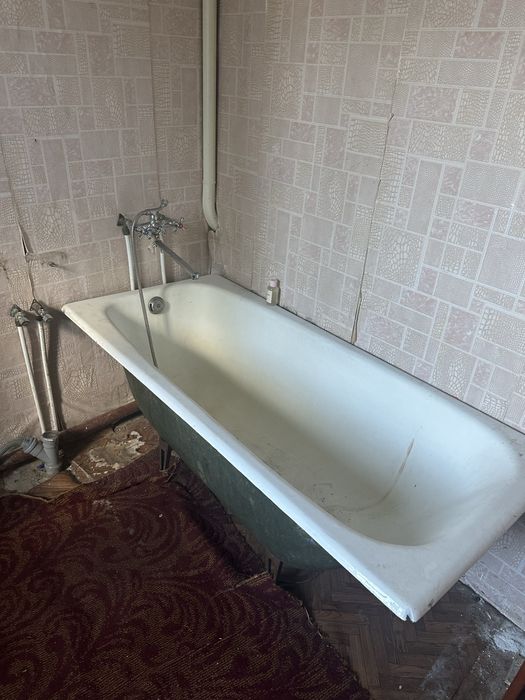 Продам ванную(чугунную)