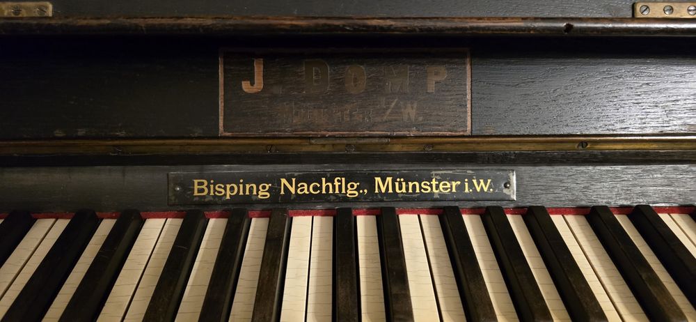 Piano Vertical Antigo Alemão – Bisping Nachflg. (Münster)