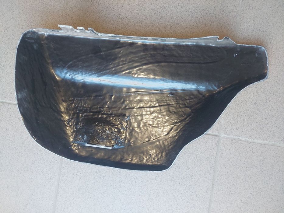Nowa odlona boczna, boczek prawy rama wsk125 175 garbuska czarny