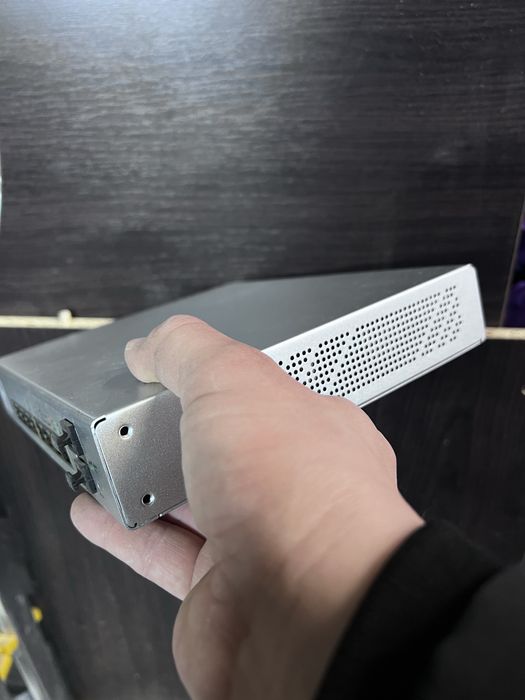 Ubiquiti UniFi Switch 8-150W (US-8-150W)