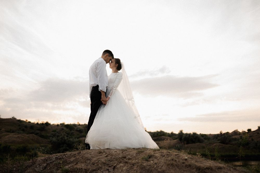 Весільна   сукня    .